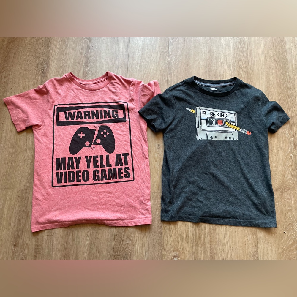 Kids Graphic tees bundle size M